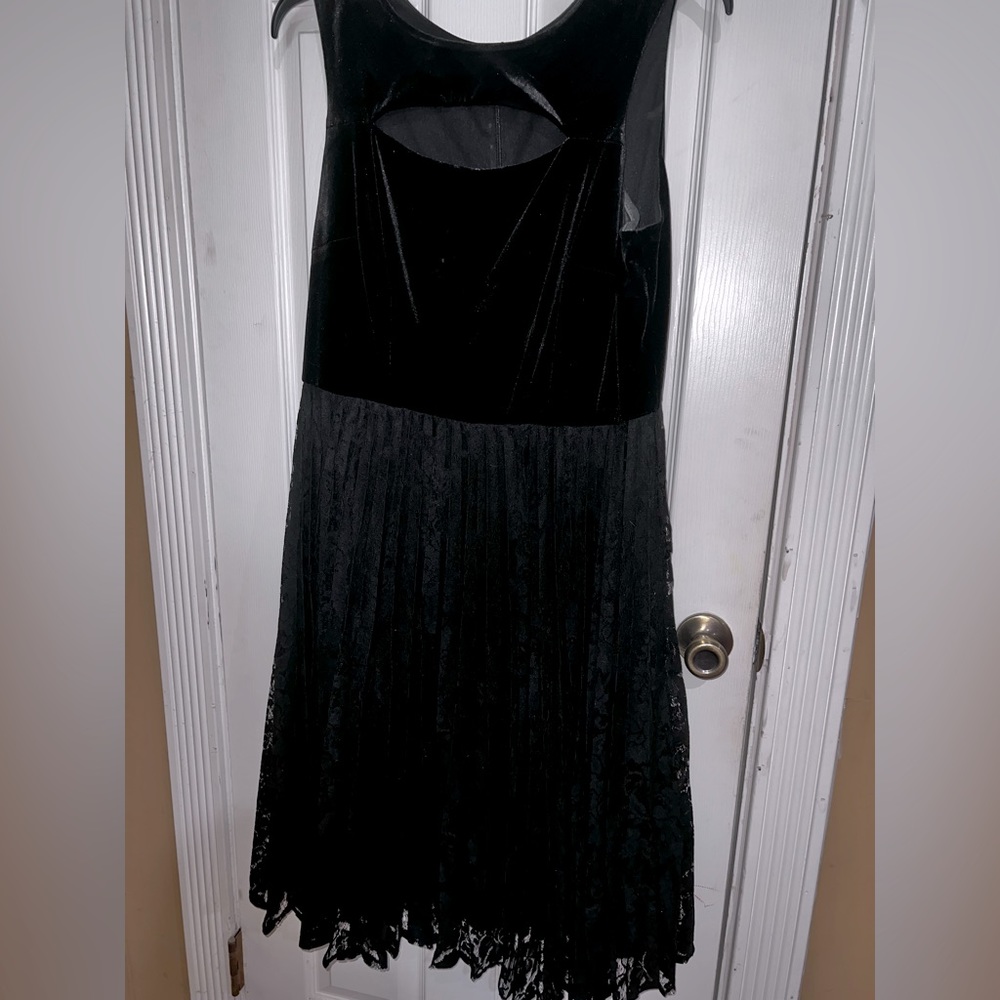 LANE BRYANT Black Velvet & Lace Pleated Midi Dress